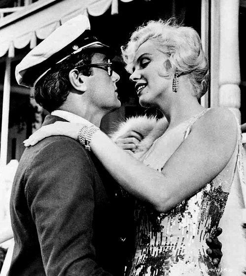Monroe_and_Curtis_in_Some_Like_it_Hot